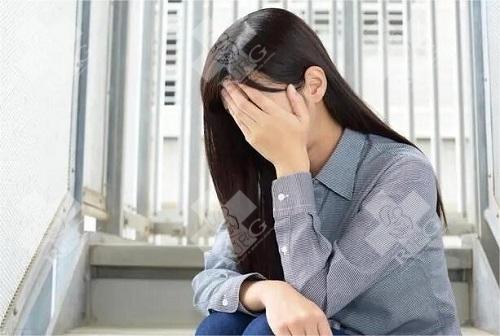 女性一侧输卵管堵塞该如何治疗?费用大概是多少?