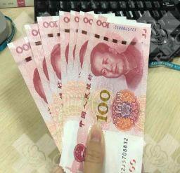 内蒙古医科大学附属医院生殖医学中心成立于2008年，是内蒙古第一家以治疗不孕症为主的医疗中心，也是该地区第一家经批准正式运行试管婴儿的生殖医学中心。那么，内蒙古医科大学附属医院做试管婴儿怎么样，费用多少呢?  内蒙古医科大学附属医院做试管婴儿怎么样?  内蒙古医科大学附属医院试管婴儿的技术还是不错的。目前生殖医学中心正在开展人类辅助生殖项目，包括卵胞浆内单精子注射-胚胎移植、常规体外受精-胚胎移植、胚胎冷冻和冻融胚胎移植、精子冷冻保存、夫精宫内受精、附睾/睾丸穿刺活检等。  内蒙古医科大学附属医院生殖医学中心试管婴儿成功率基本能达到40%左右，身体健康的年轻夫妇成功率一般能达到50%以上。据调查，目前该院生殖医学中心每天接诊患者约200例，每年实施试管婴儿手术近1000例，妊娠率50%-60%。实施冻融胚胎移植1200余例，妊娠率60%;实施夫精人工授精800余例，妊娠率19%，均达到国内外先进水平。  内蒙古附属医院试管婴儿费用多少  试管婴儿的流程大致分为促排卵、卵泡取出取精、胚胎培养、检测、移植，到了不同阶段费用会有所不同。  1.前期第一笔费用是术前检查费，主要是夫妻检查费用。不仅是为了确认病人的病情，也是为了方便医生了解病人的实际情况。费用在5000元左右。  2.第二个费用是药费，是药费的可支出费用。药费主要是针对部分患者在检查中发现的疾病，然后需要药物进行治疗。促排卵药物对试管婴儿来说是必不可少的。这些药物用于促进妇女的排卵，从而获得卵子。这部分费用大概在1-2万元。  3.第三个费用是手术费用，手术费用包括很多东西，比如取精、精液处理、胚胎培养等等。费用在2万元左右。  以上是关于内蒙古附属医院做试管婴儿如何和费用多少的介绍。总的来说，该院的试管婴儿技术还是不错的，且费用大概在3万-5万元。但由于每个患者的实际情况不同，最终试管婴儿的费用也会有所不同。建议大家可以根据自己的实际情况咨询医院，了解做试管婴儿的准备和注意事项。